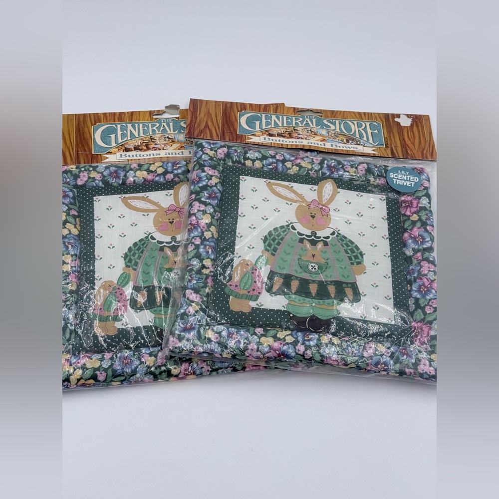 VTG Easter Bunny Quilted Country Cottage Core Pot Holder Trivets Set of 2 NEW!